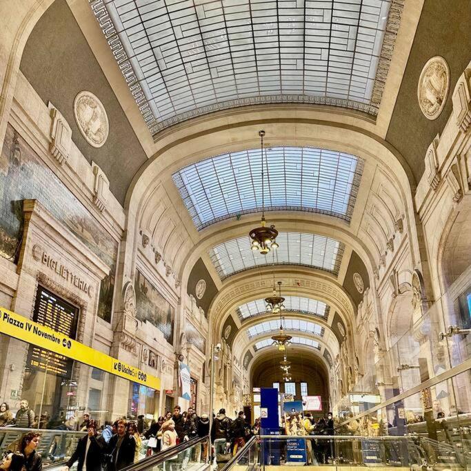Appartamento - Stazione Centrale Милан Экстерьер фото