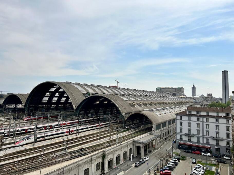 Appartamento - Stazione Centrale Милан Экстерьер фото